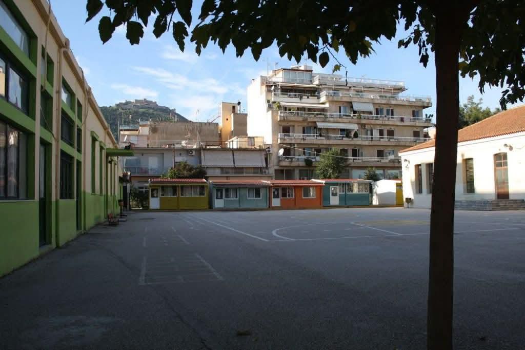 Το (αυτονόητο) έργο και οι πολλοί πανηγυρίζοντες